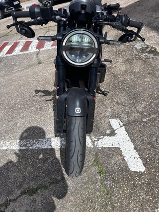 Husqvarna Vitpilen 401 Plata/Negra