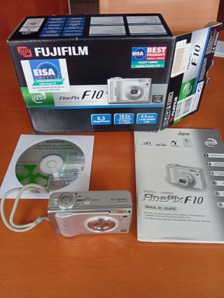 Cámara Digital Fujifilm FinePix F10 Plata