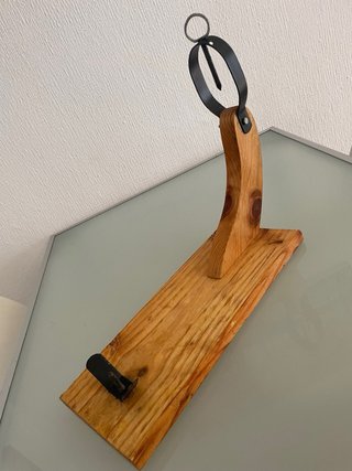 Jamonero de madera y metal