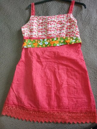 Vestido roja con flores