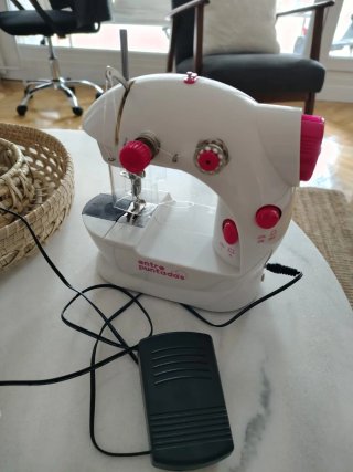 Máquina de Coser Infantil Entre Puntadas