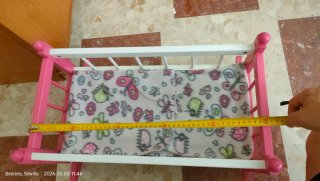 Cuna mecedora de madera para muñecas