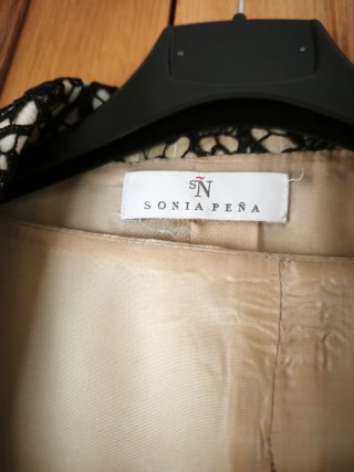 Traje Sonia Peña Talla 46 Negro/Dorado