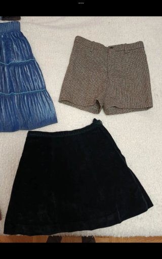 Lote de faldas: azul, negra, serpiente, floral.