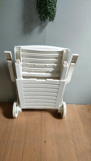 Tumbona plegable con ruedas y cojín