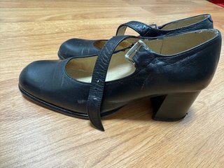 Zapatos de tacón negros