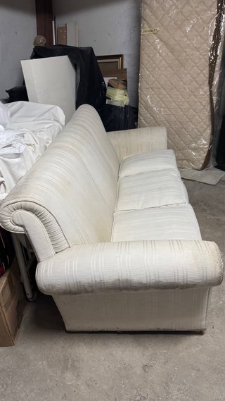SOFA DE TRES PLAZAS BLANCO precio innegociable