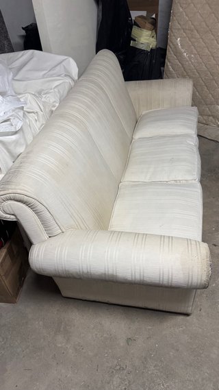 SOFA DE TRES PLAZAS BLANCO precio innegociable