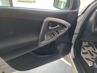 Toyota RAV4 2011