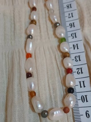 Collar de perlas y piedras semipreciosas