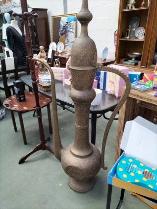 Tetera gigante de latón decorada
