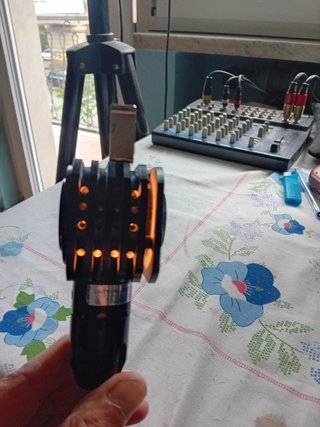 Gruppo illuminatore per microscopio