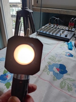 Gruppo illuminatore per microscopio