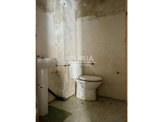 Local comercial en alquiler en Joc de la Bola - Camps d'Esports - Ciutat Jardí - Montcada en Lleida