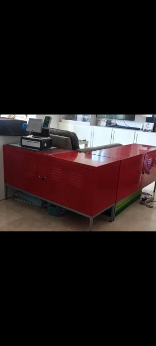 Aparador IKEA PS Rojo Metálico