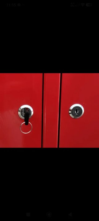 Aparador IKEA PS Rojo Metálico