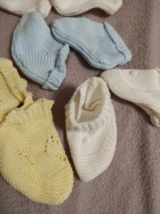 Conjunto de patucos de bebé de punto