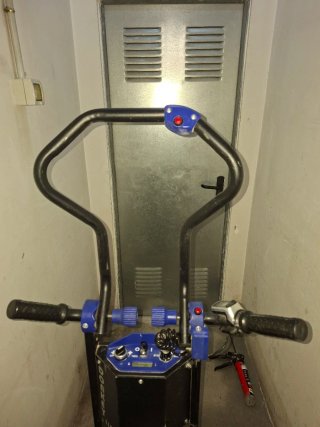 Carro sube escaleras eléctrico