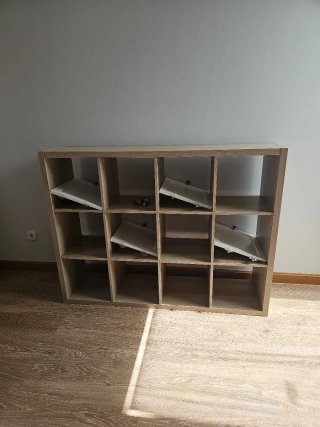 Estantería Kallax Ikea con puertas blancas