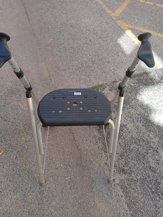 Andador para mayores con ruedas