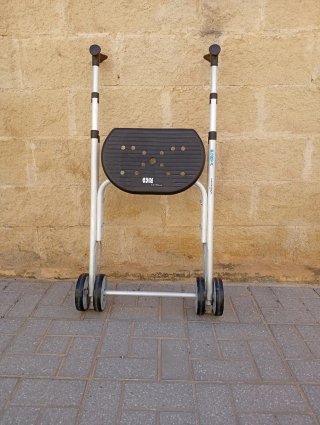 Andador para mayores con ruedas