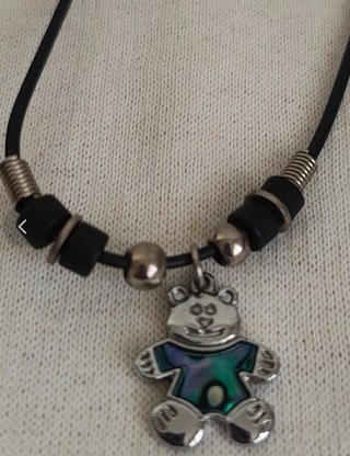 Colgante osito y 3 pulseras