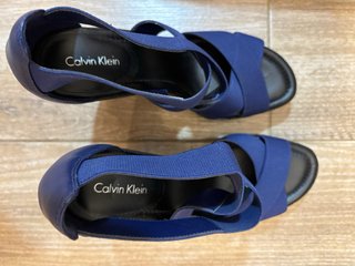 Sandalias cuña Ivette Calvin Klein