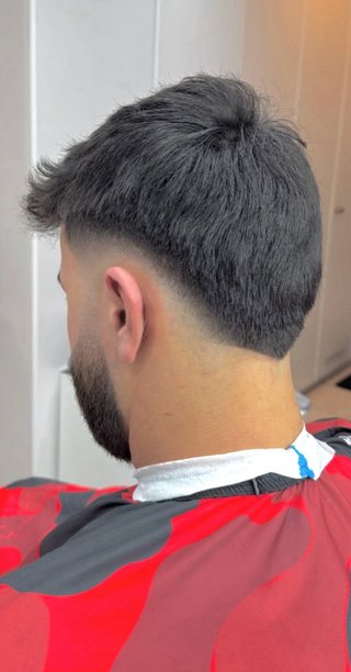 Busco trabajo de peluquero