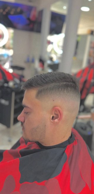 Busco trabajo de peluquero