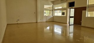 Oficina en alquiler en Poniente-Norte - Miralbaida - Parque Azahara en Córdoba