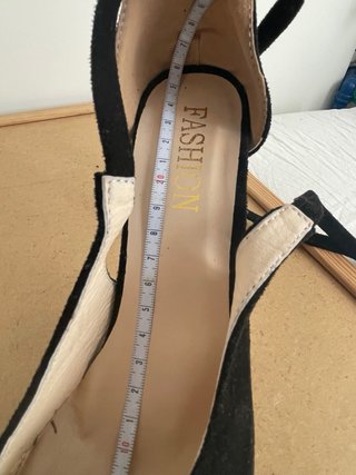Zapatos tacón atado romano negros