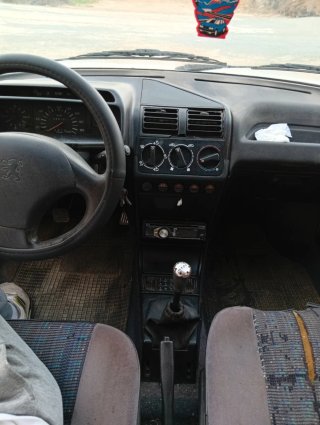 Peugeot 205 1998
