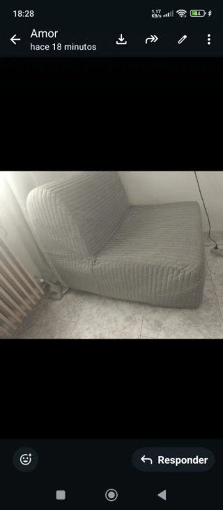 Sofá cama gris de tela