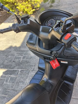 Suzuki Burgman 125cc Maxi Scooter Blanca