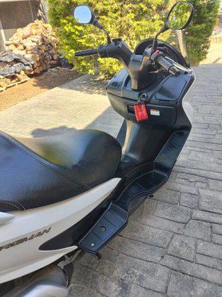 Suzuki Burgman 125cc Maxi Scooter Blanca