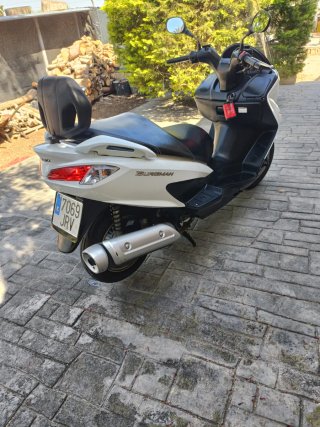 Suzuki Burgman 125cc Maxi Scooter Blanca