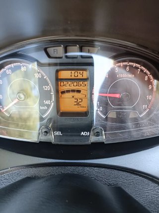 Suzuki Burgman 125cc Maxi Scooter Blanca