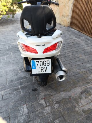 Suzuki Burgman 125cc Maxi Scooter Blanca