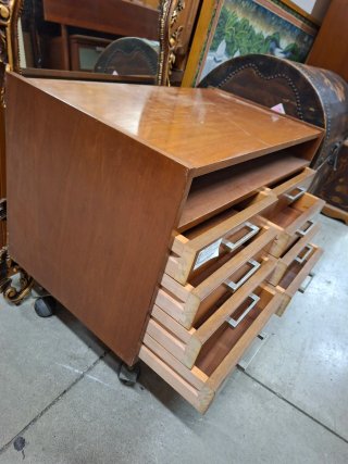 Cassettiera VELCA con rotelle