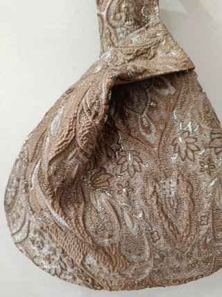 Bolso de fiesta artesanal dorado y plateado