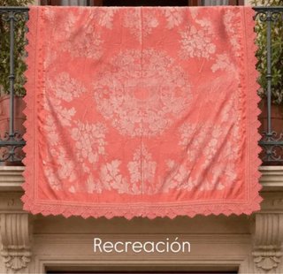 Colcha de seda rosa antigua