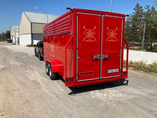 TRICAR Van 5 Caballos Rojo