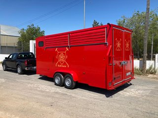 TRICAR Van 5 Caballos Rojo