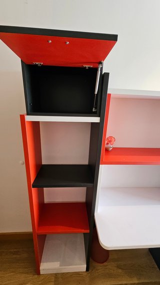 Dormitorio juvenil completo con 2 camas.