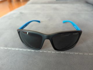 Gafas de sol Arnette polarizadas negras y azules