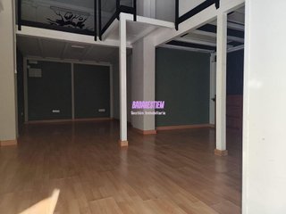 Local comercial en alquiler en Montigalà -Sant Crist en Badalona