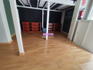 Local comercial en alquiler en Montigalà -Sant Crist en Badalona