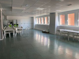 Oficina en alquiler en Tres Olivos - Valverde en Madrid