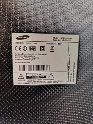 Televisión Samsung Negra y Plateada