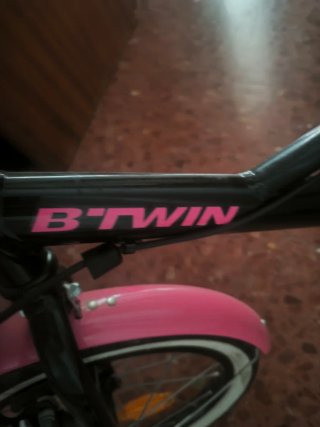 Bicicleta niña Btwin rosa y negra